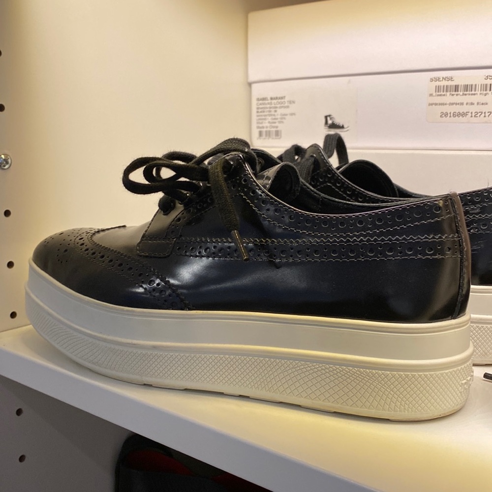 Prada sz 36 patent leather oxfords